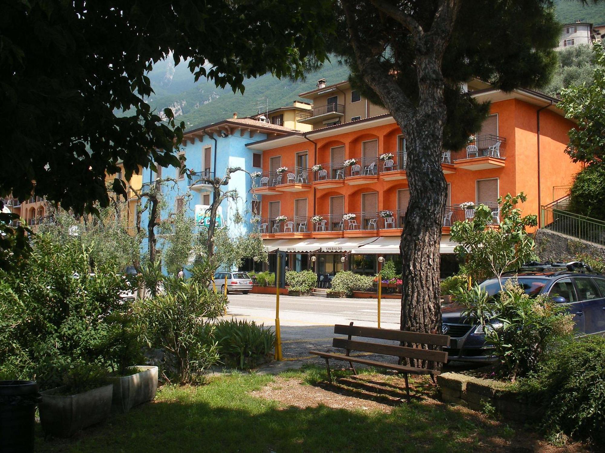 Hotel Smeraldo Brenzone sul Garda Εξωτερικό φωτογραφία